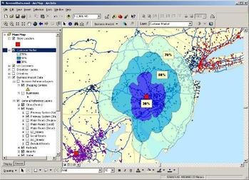 ArcGIS térkép üzleti elemzéssel, vásárlói forgalom zónákkal és százalékos értékekkel.