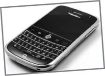 Blackberry okostelefon fizikai QWERTY billentyűzettel Blackberry okostelefon, amely fizikai QWERTY billentyűzettel rendelkezik, fekete színben.