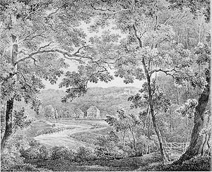 Egy festői táj erdős területtel, középen kanyargós úttal, amely egy házhoz vezet. Háttérben épületek és dombok láthatók.