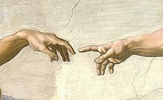 Michelangelo Teremtés festményének részlete, Isten és Ádám keze közelít egymáshoz.