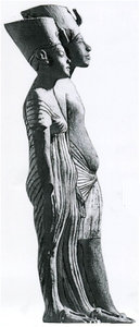 Ókori egyiptomi szobor, amely egy fáraót és egy királynőt ábrázol.