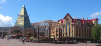 Permi Állami Művészeti Galéria épülete Oroszországban A Permi Állami Művészeti Galéria épülete, piramis alakú épület, kör alakú pavilon és klasszikus stílusú épület Oroszországban.