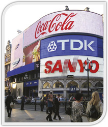 Piccadilly Circus reklámok Londonban Piccadilly Circus Londonban, ahol Coca-Cola, TDK, Sanyo és Samsung reklámok láthatók.