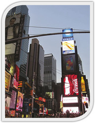 Times Square New York City reklámokkal Times Square New York City, tele reklámokkal és fényes kijelzőkkel.