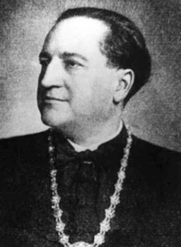 Történelmi portré díszes lánccal Történelmi portré, amelyen egy személy formális öltözékben van, nyakában díszes lánccal.