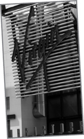 Virgin Megastores logó egy épület homlokzatán Virgin Megastores logó látható egy épület homlokzatán, fekete-fehér kép.